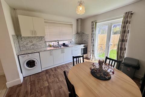2 bedroom flat to rent, A Charnwood Grove, Nottingham, NG2