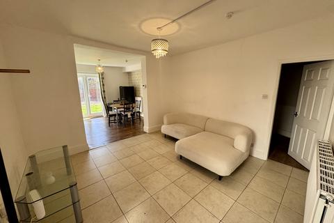2 bedroom flat to rent, A Charnwood Grove, Nottingham, NG2
