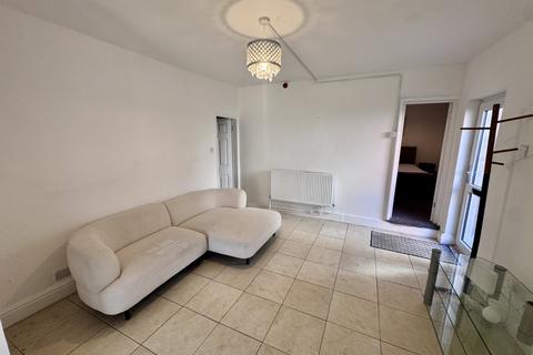 2 bedroom flat to rent, A Charnwood Grove, Nottingham, NG2