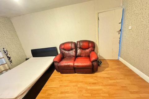1 bedroom in a house share to rent, Malvern Avenue, Harrow HA2