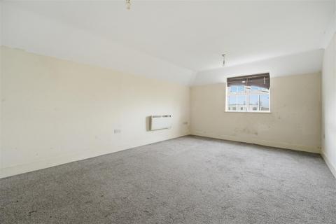2 bedroom flat for sale, Tobermory Close, Slough SL3