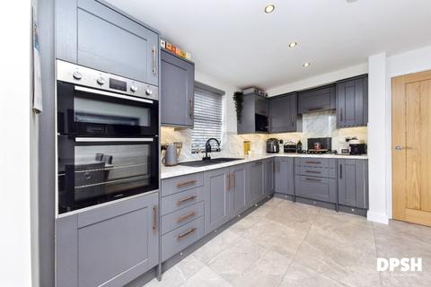 4 bedroom townhouse for sale, Blenkinsop Drive, Leeds