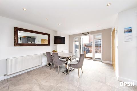 4 bedroom townhouse for sale, Blenkinsop Drive, Leeds