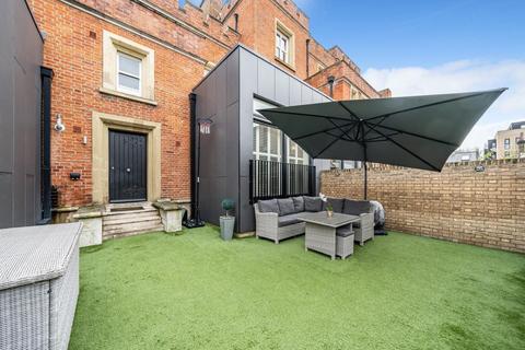 3 bedroom house to rent, Wellesley Road, London