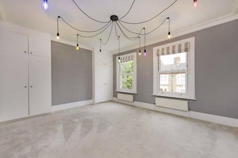 4 bedroom house to rent, Berestede Road, London