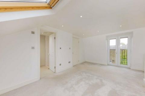4 bedroom house to rent, Berestede Road, London