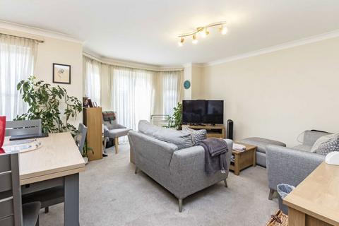 2 bedroom flat to rent, Upper Richmond Road, London SW15