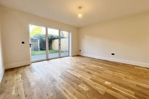 4 bedroom semi-detached house to rent, Welholme Avenue, Grimsby DN32