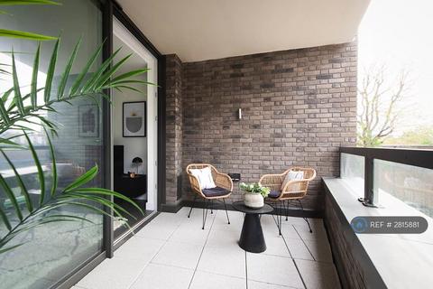 2 bedroom flat to rent, Crimscott St, London, SE1