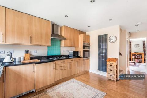 4 bedroom semi-detached house to rent, Alderman Willey Close, Wokingham, RG41