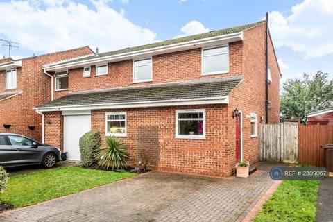 4 bedroom semi-detached house to rent, Alderman Willey Close, Wokingham, RG41