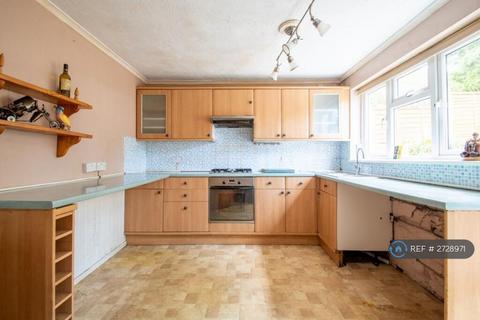 3 bedroom semi-detached house to rent, School Road, Brierley Hill, DY5