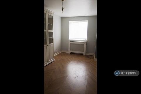 undefined, Winery Lane, Kingston Upon Thames, KT1