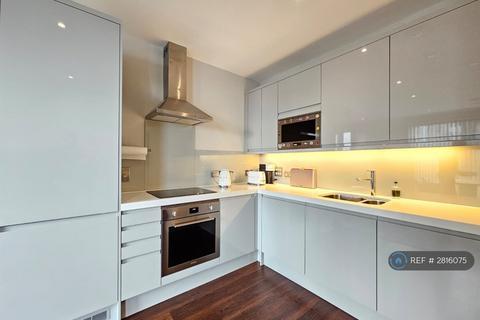 1 bedroom flat to rent, Avalon Point, London, E14