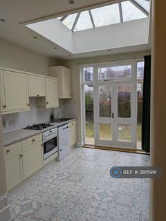 2 bedroom flat to rent, Westover Road, London, SW18