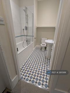 2 bedroom flat to rent, Westover Road, London, SW18