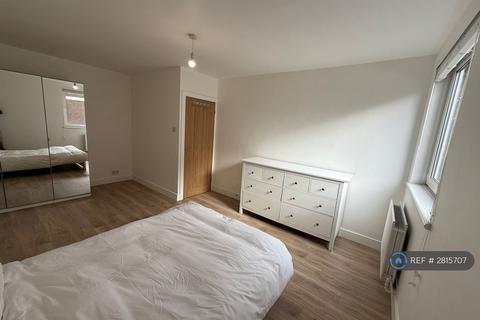 3 bedroom maisonette to rent, Ormerod House, London, SW9