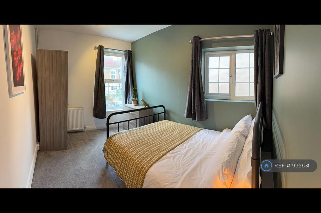 Room 1 £600 Pcm