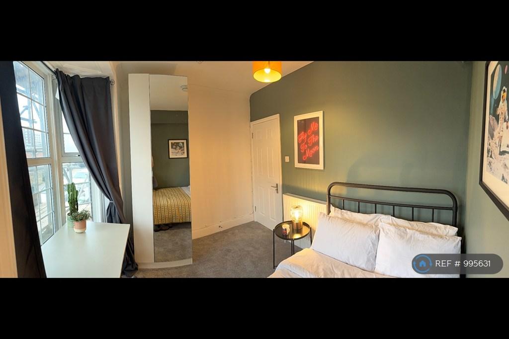 Room 2 £575 Pcm