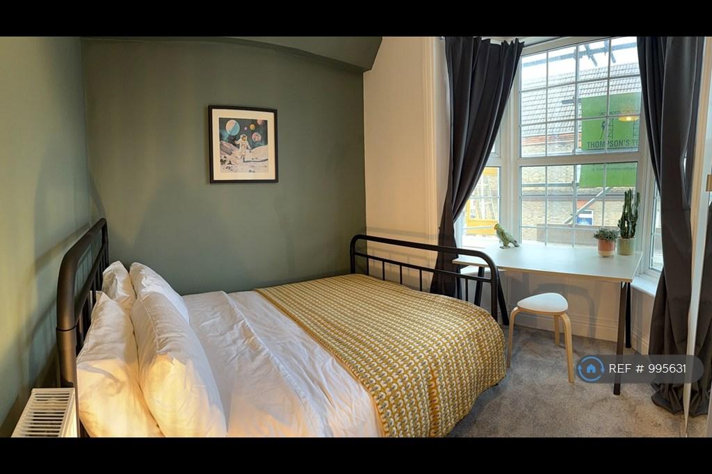 Room 2 £575 Pcm
