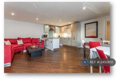 2 bedroom flat to rent, Capitol Square, Epsom, KT17