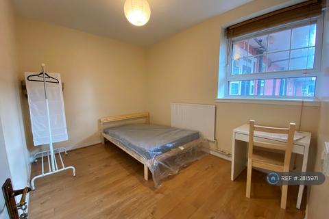 3 bedroom flat to rent, Haddo House, London, SE10