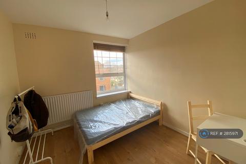 3 bedroom flat to rent, Haddo House, London, SE10
