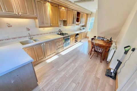 3 bedroom end of terrace house for sale, Pulford Road, Ellesmere Port