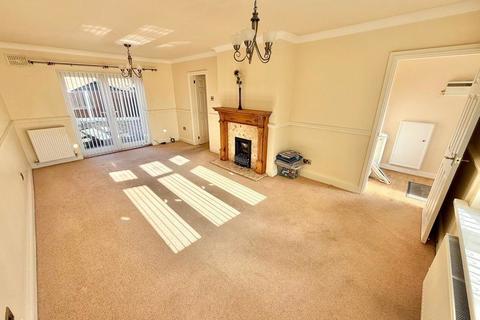 3 bedroom end of terrace house for sale, Pulford Road, Ellesmere Port