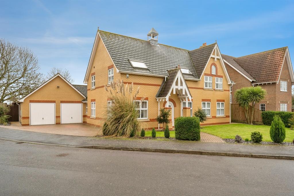 5 bedroom detached house for sale