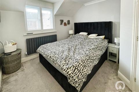 3 bedroom end of terrace house for sale, Covesfield, Kent DA11