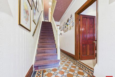 4 bedroom semi-detached house for sale, Podsmead Road, Gloucester GL1