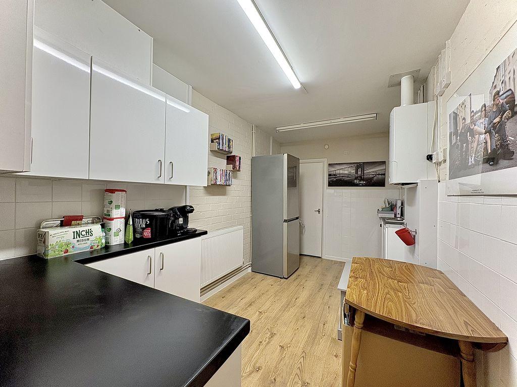 Utility/studio