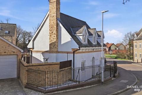 4 bedroom detached house for sale, Gilbert Drive, Basildon SS16