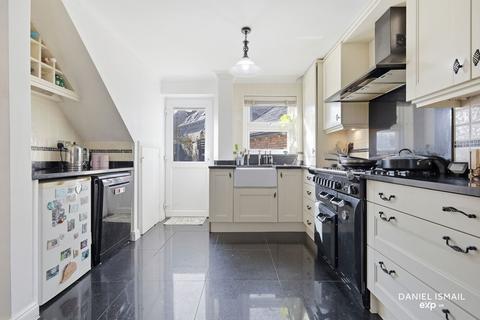 4 bedroom detached house for sale, Gilbert Drive, Basildon SS16