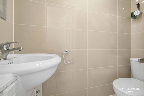 4 bedroom detached house for sale, Gilbert Drive, Basildon SS16