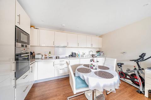 2 bedroom flat to rent, Dukes Court, Stanmore, HA7
