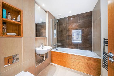 2 bedroom flat to rent, Dukes Court, Stanmore, HA7