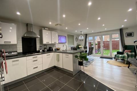 4 bedroom house to rent, Mendip Way, CORBY