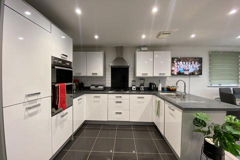 4 bedroom house to rent, Mendip Way, CORBY