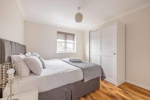2 bedroom apartment to rent, Cannon Gate, Slough