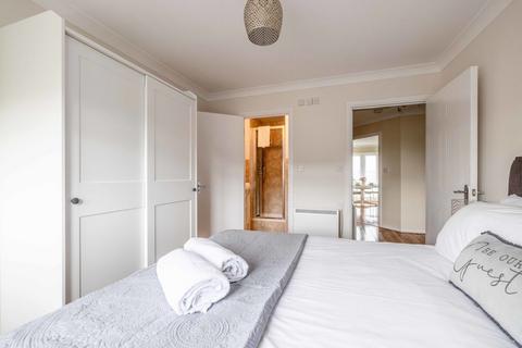 2 bedroom apartment to rent, Cannon Gate, Slough