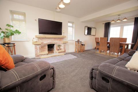 4 bedroom detached house for sale, High Street, Lee-On-The-Solent, PO13