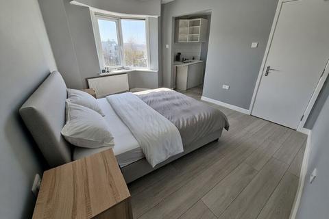1 bedroom property to rent, Room 1, Cherry Orchard, UB7