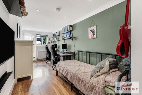 3 bedroom semi-detached house for sale, Springfield Gardens, Milton Keynes