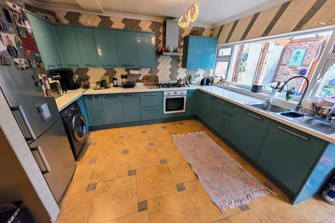 4 bedroom semi-detached house for sale, Old Ruislip Road, Northolt
