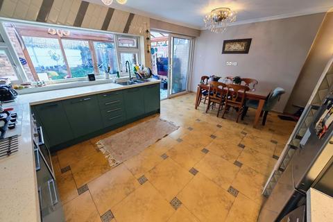 4 bedroom semi-detached house for sale, Old Ruislip Road, Northolt