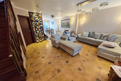 4 bedroom semi-detached house for sale, Old Ruislip Road, Northolt