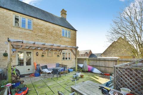 undefined, Fry Close, Cirencester, Gloucestershire