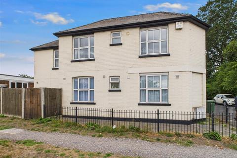 Alma Road, Esher